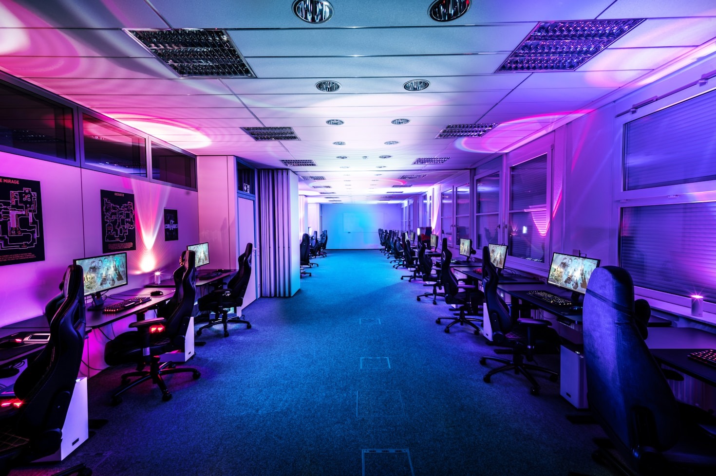 Gaming hub people playing fortnit